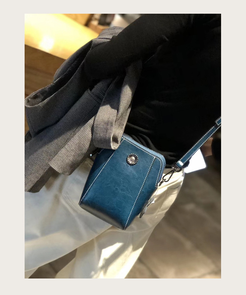 2025新作 大容量 スマホポーチ レディース シンプル 本革 ショルダーバッグ 小さめ 通勤 多用途 斜め掛けバッグ - Image 8