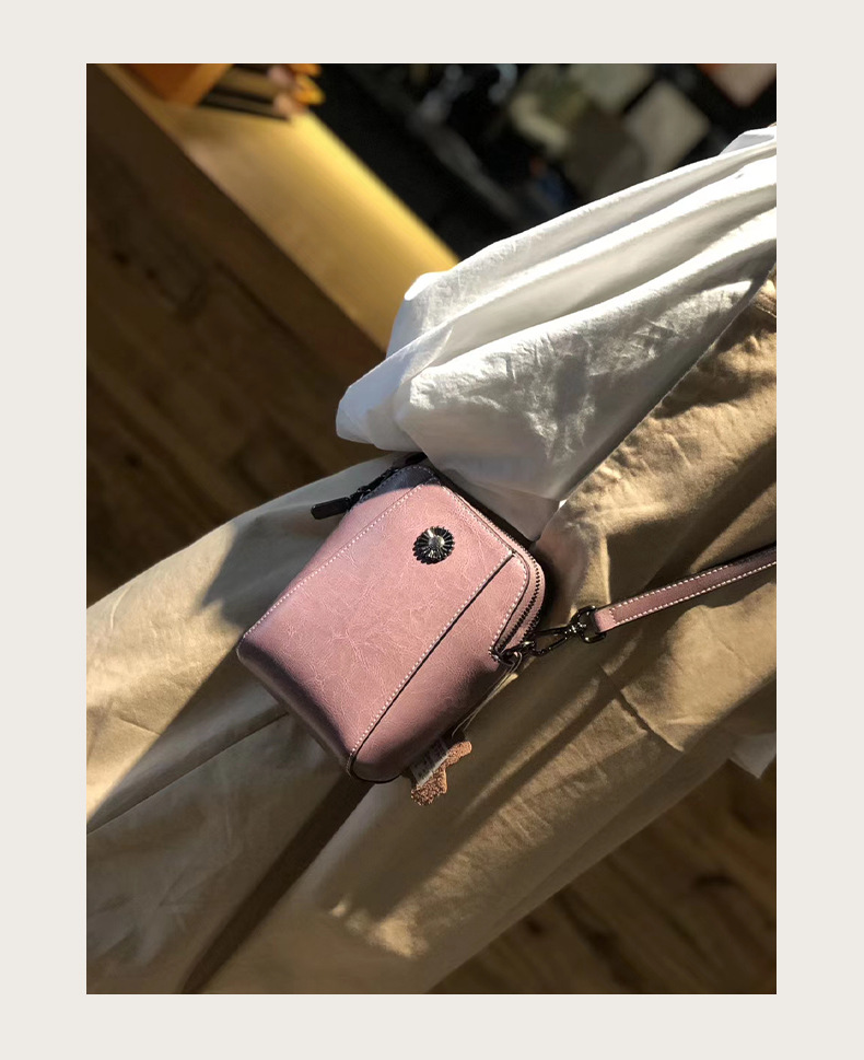 2025新作 大容量 スマホポーチ レディース シンプル 本革 ショルダーバッグ 小さめ 通勤 多用途 斜め掛けバッグ - Image 10